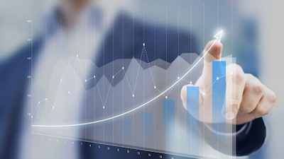 Consolidated Performance | Robust Revenue Growth: RIL reported consolidated revenues of ₹255,996 crore ($30.8 billion), marking a 1.2% YoY increase, supported by continuing growth momentum in consumer businesses.