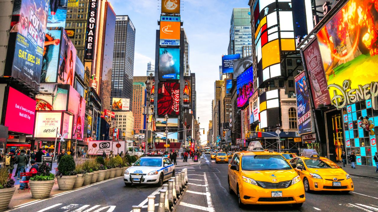 Teen shooter wounds three in Times Square: NYPD thumbnail