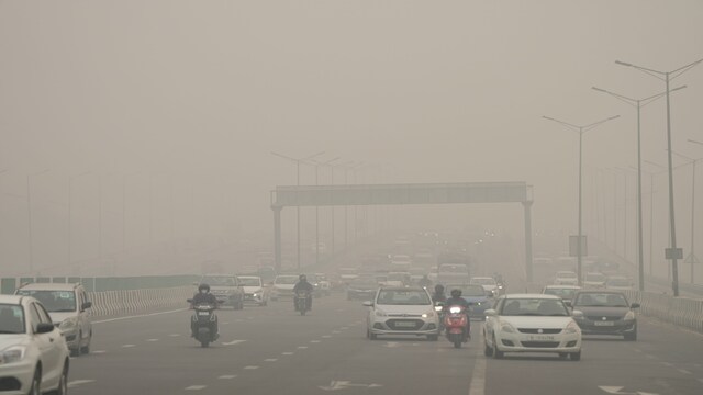 Delhi struggles with poor air quality for third day, transportation emissions and stubble burning cited as key factors