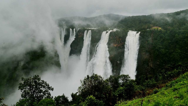 No 4. Jog Falls | This stunning waterfall is a renowned tourist spot and an excellent choice for those in Bengaluru looking for a quick monsoon getaway. The sight of the impressive cascade will leave you in awe. No 4. Jog Falls | This stunning waterfall is a renowned tourist spot and an excellent choice for those in Bengaluru looking for a quick monsoon getaway. The sight of the impressive cascade will leave you in awe.