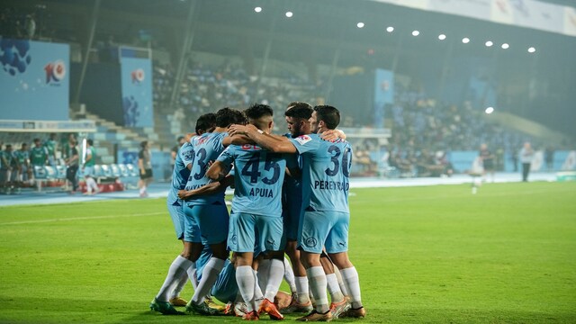 Mumbai City FC overcome late scare against East Bengal FC to seize critical 3-2 victory