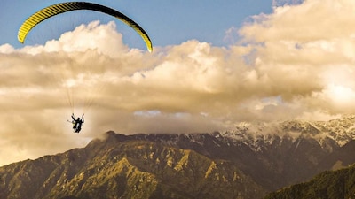 No 6. Bir Billing | This is the paragliding capital of India, it is a paradise for adventurers. You can enjoy gliding over lush valleys surrounded by the Himalayas, explore peaceful Tibetan monasteries, or simply relax while watching colourful canopies fill the sky during sunset.