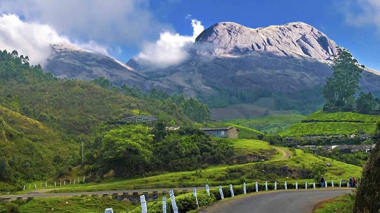 3. Munnar, Kerala | Snuggled in the vast stretches of the Western Ghats, Munnar is renowned for its sprawling tea estates. The famous hill station attracts tourists through its scenic waterfalls, cool climate, and breathtaking vistas, making it an ideal destination for nature lovers. The top places to visit are Eravikulum National Park, Echo Point, Tata Tea Museum, Tea Garden Photo Point, Mattupetty Dam, etc.