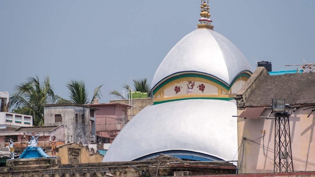 No 7. West Bengal | Number of temples: 53,500 | With a cultural history dating back centuries, West Bengal is also on the list with about 53,500 temples. From the famous Dakshineswar Kali Temple to the stunning Birla Mandir, the state is home to numerous temples that attract a huge number of tourists from across the world. This state is a must-visit destination for those interested in exploring the spiritual landscape. No 7. West Bengal | Number of temples: 53,500 | With a cultural history dating back centuries, West Bengal is also on the list with about 53,500 temples. From the famous Dakshineswar Kali Temple to the stunning Birla Mandir, the state is home to numerous temples that attract a huge number of tourists from across the world. This state is a must-visit destination for those interested in exploring the spiritual landscape.