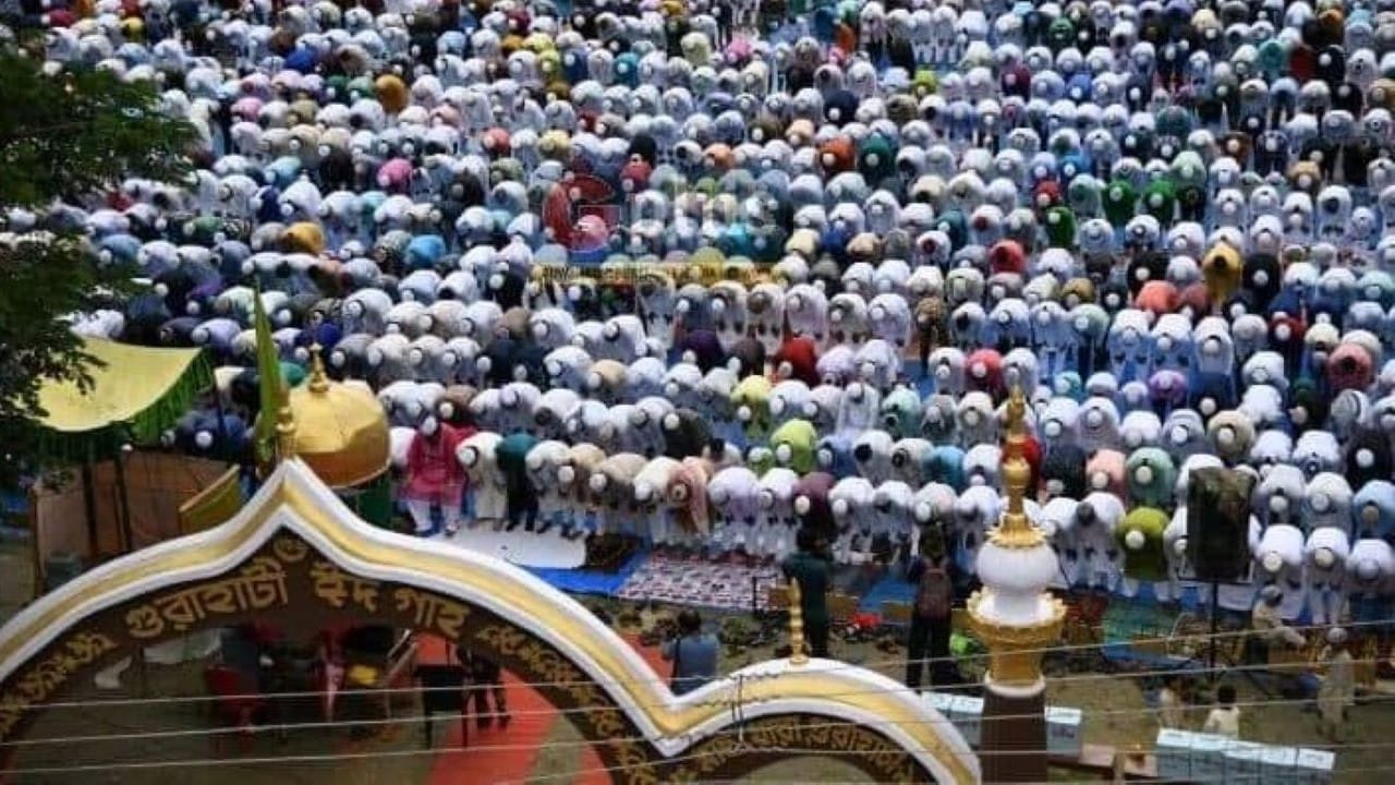 Muslims offer prayers at Machkhowa Eidgah, Guahati, on the occasion of Eid-al-Fitr./Facebook