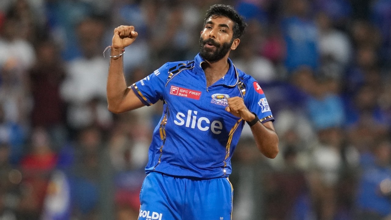 Jasprit Bumrah proved that why he is the best all-format bowler with a five-wicket haul against Royal Challengers Bengaluru. Bumrah's five victims on the day were Virat Kohli, Faf du Plessis, Mahipal Lomror, Saurav Chauhan and Vijaykumar Vyshak, Not only did Bumrah pick 5 wickets but he conceded only 21 runs from his 4 overs. In a season where the bowlers are leaking runs, Bumrah bowled one of the spells of the tournament, (Image: IPL)