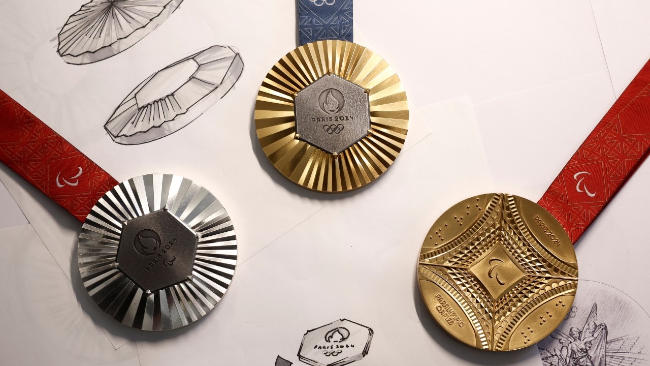 The design of the medals is the responsibility of the host city's organizing committee. The medals for the Olympics differs for each edition of the Games. 
