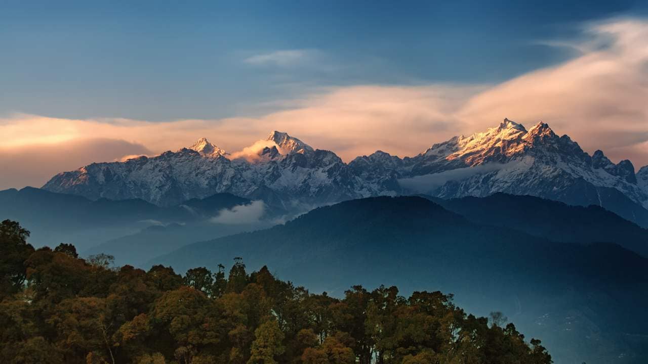 No 10. Pelling, Sikkim | Maximum temperature in summer months: 20 degrees Celsius | Marvel at the majestic beauty of Pelling, nestled amidst the Himalayas, where you enjoy panoramic views of snow-capped peaks and lush green valleys. (Image: Shutterstock)