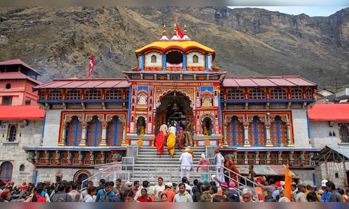 Thousands gather as doors of Badrinath Temple in Uttarakhand open for ...