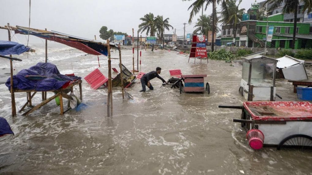 Cyclone Remal highlights: Bangladesh evacuates 8 lakh people as landfall expected at midnight - CNBC TV18