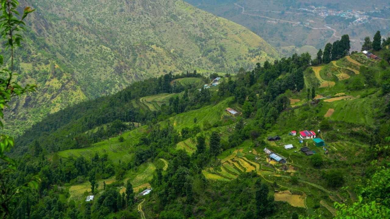 No 8. Dhanaulti | With minimum and maximum temperatures ranging between 14 and 22 degrees Celsius, Dhanaulti offers a serene escape with its tranquil ambiance, verdant forests, and panoramic views of the Himalayas from Eco Park and Surkanda Devi Temple, promising a peaceful getaway amidst nature's tranquility.