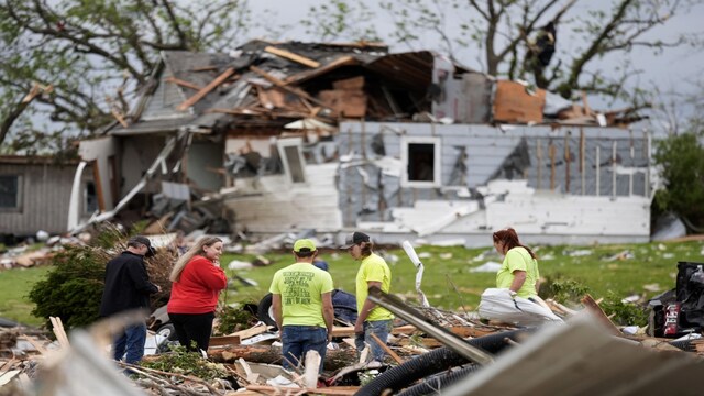 Devastating tornado in Iowa leaves trail of damaged homes, cars and ...