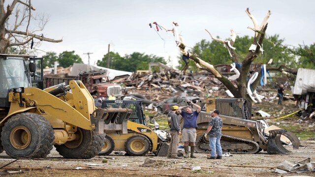 Devastating tornado in Iowa leaves trail of damaged homes, cars and ...