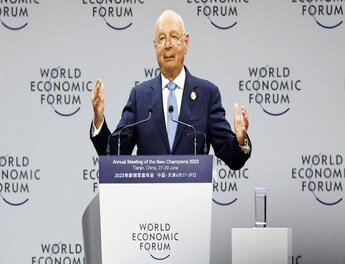 Klaus Schwab del Foro Económico Mundial se despone de su cargo ejecutivo