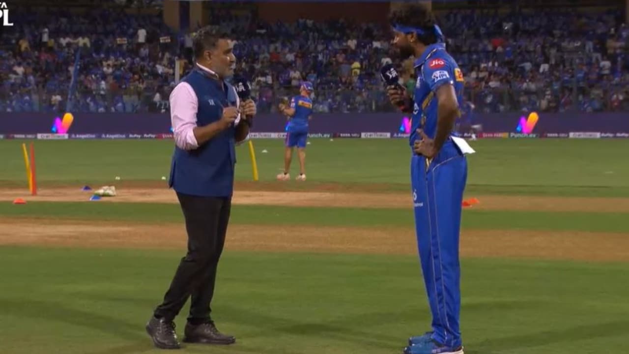 After repeated incidents of Hardik Pandya getting booed by the crowd, Sanjay Manjrekar as the crowd present inside the Wankhede Stadium "to behave". This happened during the toss time between MI and Rajasthan Royals. Manjrekar asking the crowd to behave did not go well with the masses as the former cricketer turned commentator got trolled on social media. (Image: Jio Cinema)
