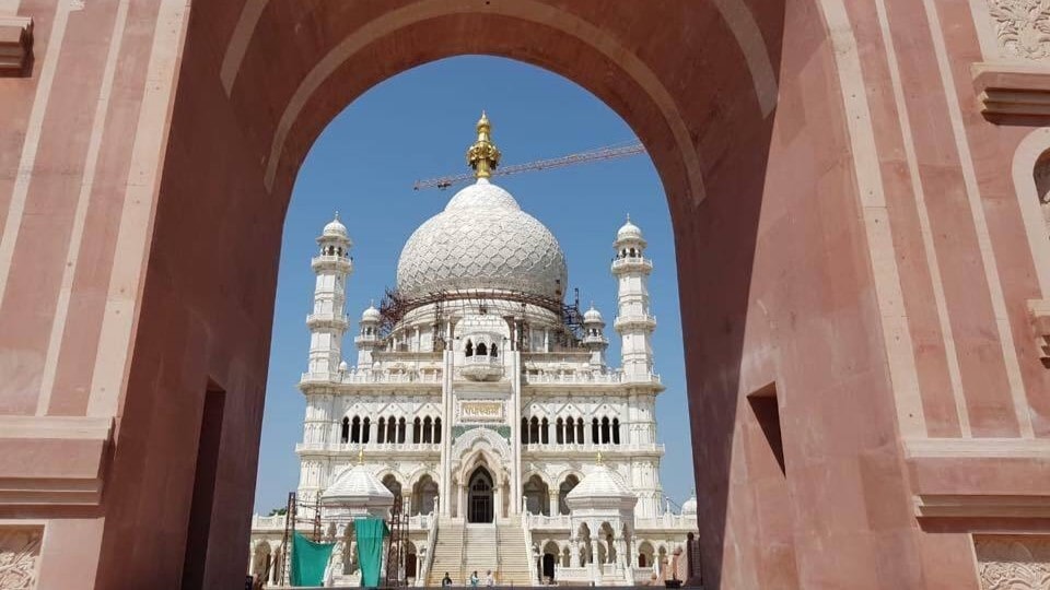 In Uttar Pradesh's Agra, a new white marble structure built in over 100 years is witnessing a large number of footfalls daily and tourists are now drawing comparisons between the newly-constructed mausoleum of the founder of the Radha Soami sect in Soami Bagh to the iconic Taj Mahal, one of the seven wonders of the world. Let's take a look at some of the key features of Soami Bagh.