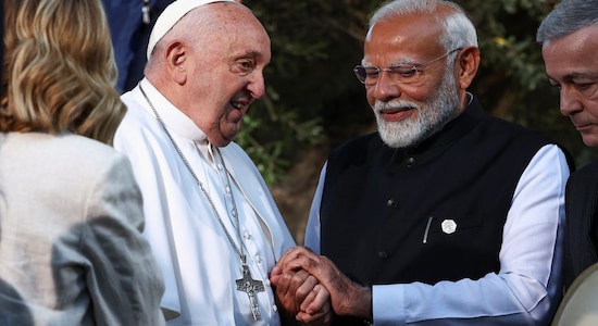 Pope greets PM Modi at GT summit./Reuters