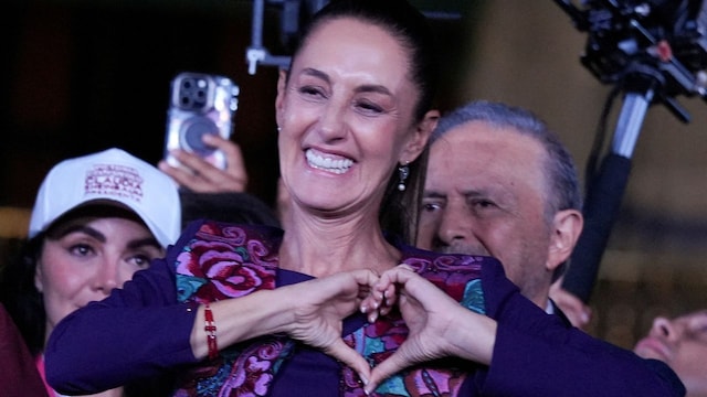 No 9. Claudia Sheinbaum: President-elect of Mexico | Enjoys eating: Tacos al pastor, chillies rellenos | Sheinbaum embraces the bold flavours of Mexican street food, particularly tacos al pastor and chillies rellenos, celebrating local culinary traditions. No 9. Claudia Sheinbaum: President-elect of Mexico | Enjoys eating: Tacos al pastor, chillies rellenos | Sheinbaum embraces the bold flavours of Mexican street food, particularly tacos al pastor and chillies rellenos, celebrating local culinary traditions.