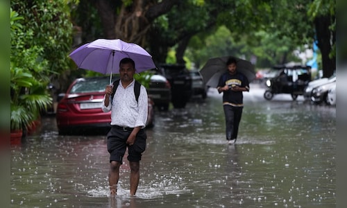 Delhi weather | Heavy rains cause waterlogging and traffic, IMD issues ...