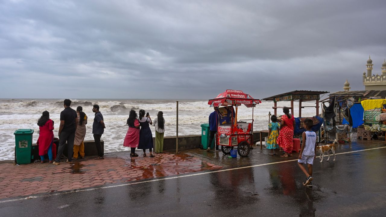 Heavy Rains Lash Kerala, IMD Sounds Orange Alert In Eight Districts ...