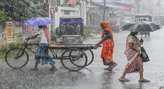 IMD monsoon update: Rainfall varies across India, heavy downpour ...