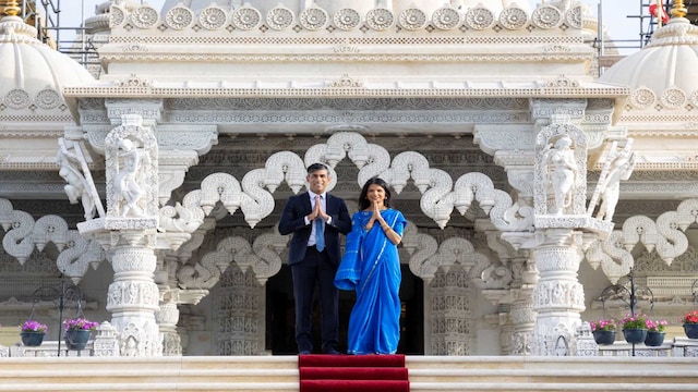 UK PM Rishi Sunak visits London’s Neasden Temple with Akshata Murthy on ...