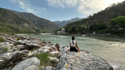 No 2. Rishikesh | If you are someone who is looking for a peaceful getaway, then Rishikesh is one of the best places to visit. Known as the yoga capital of the world, it’s perfect for meditation and wellness retreats. You can enjoy river rafting in the Ganga and witness the mesmerising evening aarti at Triveni Ghat. (Image: Shutterstock)