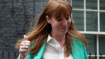 Newly appointed British Deputy Prime Minister Angela Rayner gives a thumb up as she leaves 10 Downing Street, following the results of the election, in London, Britain, July 5, 2024. REUTERS/Phil Noble Newly appointed British Deputy Prime Minister Angela Rayner gives a thumb up as she leaves 10 Downing Street, following the results of the election, in London, Britain, July 5, 2024. REUTERS/Phil Noble