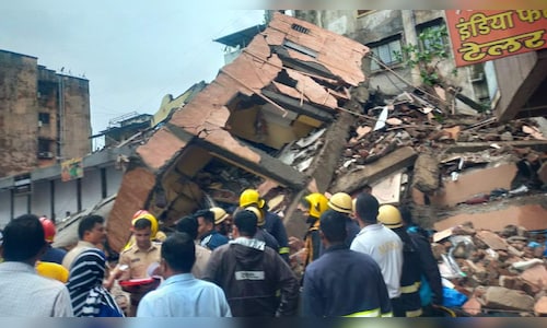 3 storey building collapses in Navi Mumbai, several feared trapped ...