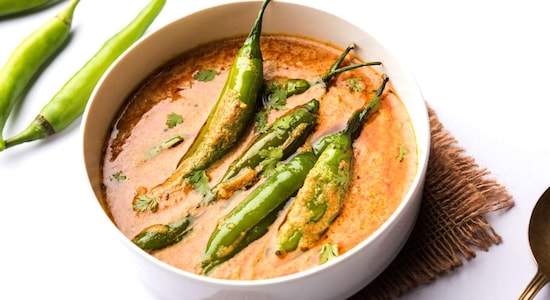 No 8. Mirchi Ka Salan: As the name suggests, this spicy curry is made with chili peppers and often receives divided opinions due to its intense heat and unique flavour profile of roasted peanuts and sesame seeds.
