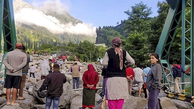 Cloudburst in Manali: Flash floods wreak havoc, heavy rainfall expected ...