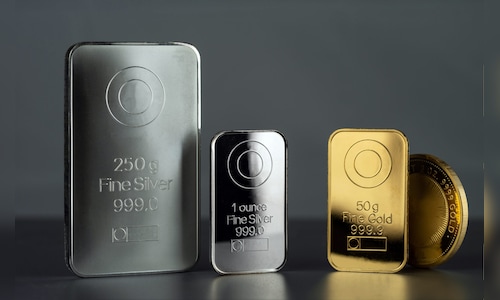 US Fed rate cut drives gold, silver prices: Should you invest in ...