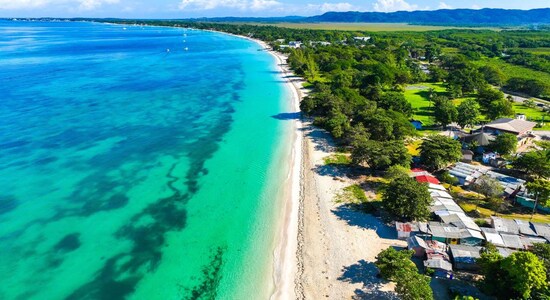 Nº 3. Seychelles | Este archipiélago del Océano Índico es famoso por sus aguas cristalinas y sus formaciones rocosas de granito únicas. Las Seychelles son ideales para quienes buscan una escapada serena en medio de la belleza de la naturaleza. (Imagen: Shutterstock)