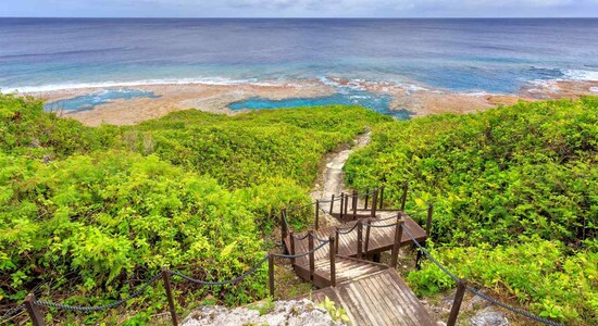 No. 8. Niue | Como uno de los países más pequeños del mundo, Niue cuenta con una increíble belleza natural y una comunidad amigable. Los visitantes pueden disfrutar haciendo snorkel en aguas cristalinas y explorando impresionantes arrecifes de coral. (Imagen: Shutterstock)