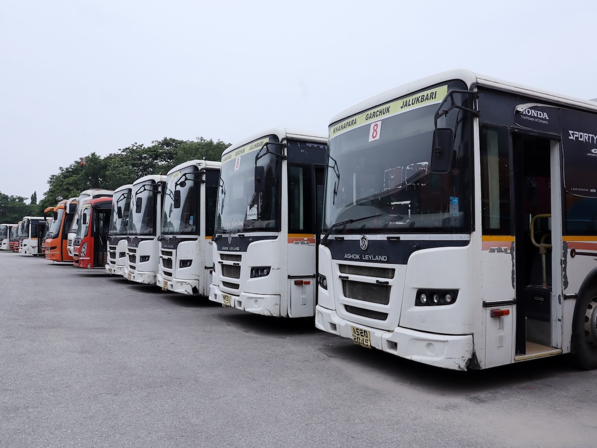 UP to deploy over 7,000 buses in Prayagraj, 24x7 online support for Maha Kumbh devotees - CNBC TV18