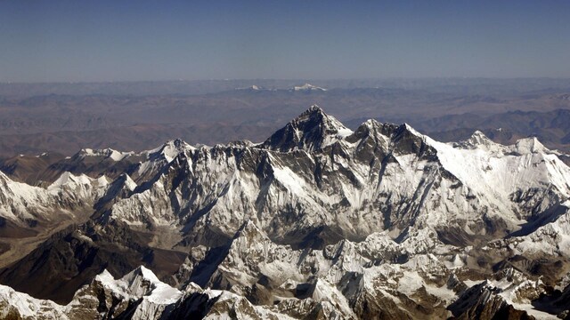 The Tibetan plateau is home to the world's highest peaks, such as Mount Everest and K2, which makes the route a dangerous choice for pilots. Mentioned below are five reasons passenger why flights avoid this route. (Image: Reuters)