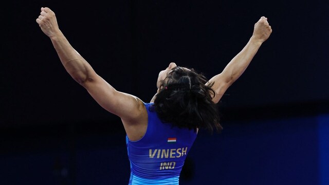 Abhinav Bindra pens heartfelt note for Vinesh Phogat as wrestler eyes gold medal