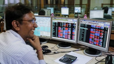 Sensex, Nifty Mixed After Volatile Day; Midcaps Shine, Tech & AMC Stocks Gain