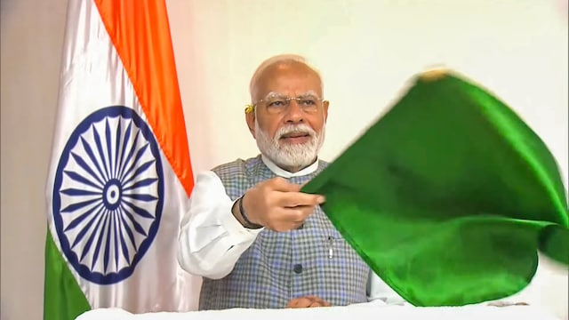 pti09-15-2024-000024b-2024-09-460a7e2e2f044611e81e3f709cb92de2 श्रीनगर से कटरा 3 घंटे में: 19 अप्रैल को वंदे भारत एक्सप्रेस का उद्घाटन करने के लिए पीएम मोदी | पिक्स में