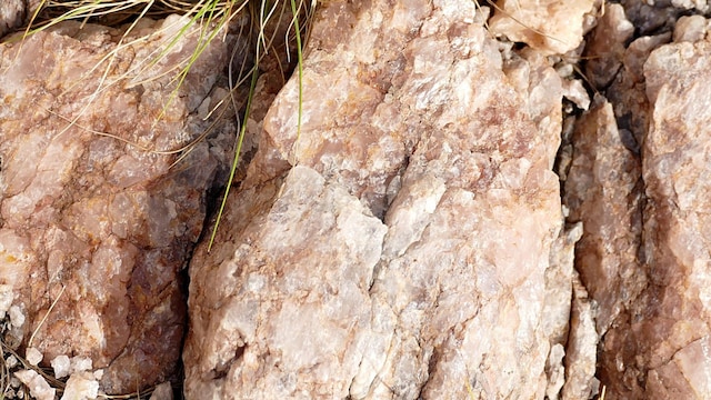 Rose Quartz Mountain (image:shutterstock)