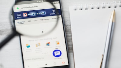 HDFC Bank Shares Fall 2% Despite Double-Digit Loan Growth; LDR Raises Concerns