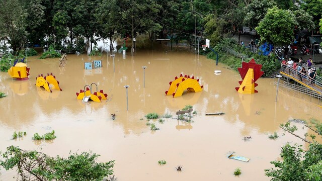 Vietnam death toll from Typhoon Yagi at 141 as Hanoi faces flood risk ...