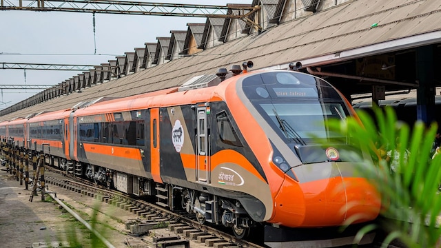 vande-2024-09-d89f7d43f8893f9eda42c93f881b06d0 श्रीनगर से कटरा 3 घंटे में: 19 अप्रैल को वंदे भारत एक्सप्रेस का उद्घाटन करने के लिए पीएम मोदी | पिक्स में