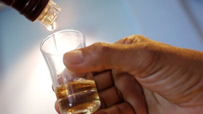 State: Kerala | Sales: 6% | Kerala recorded 2.29 crore cases of IMFL sales in FY25, placing it seventh nationally. The state has a high per capita consumption rate, largely driven by social drinking culture and tourism. State-run liquor outlets continue to be the primary retail channel, contributing to structured sales data and regulatory oversight.