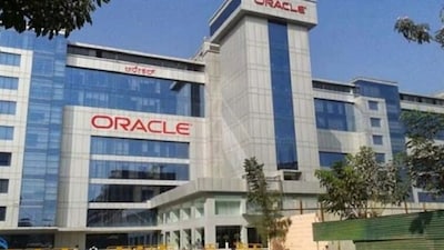 Oracle Shares Plunge 5% as Key Partner Exits $10 Billion Michigan Project
