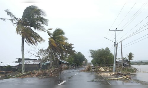 Super Typhoon Fung-Wong Slams Philippines, Causing Fatalities and Mass Evacuations