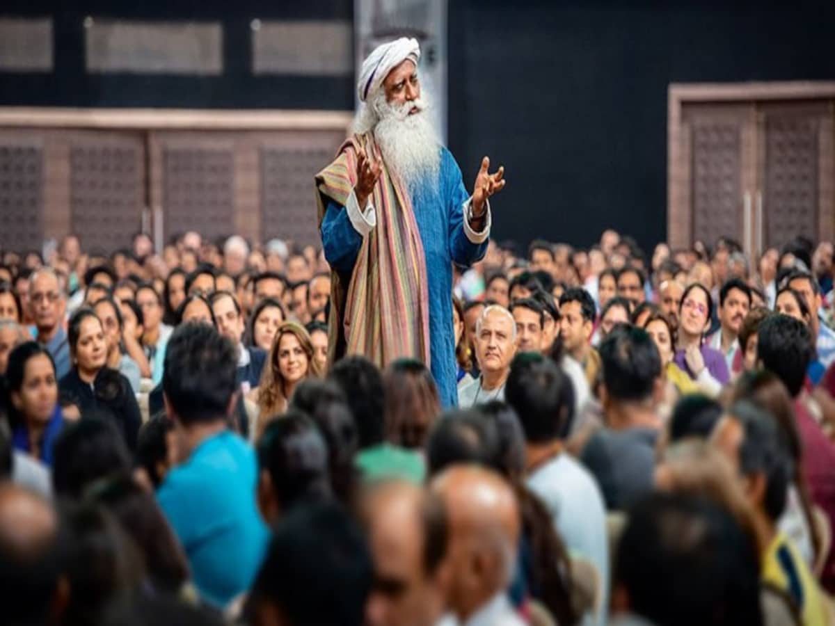 150 police officers conduct 'enquiry' at Sadhguru's Isha Foundation after claims of daughters held captive - CNBC TV18