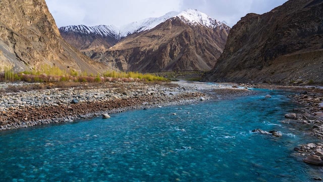 No 4. Leh-Ladakh, Jammu and Kashmir | Its stunning landscapes of deserts, mountains, and monasteries make Leh-Ladakh a unique, cooler climate destination to visit during summer months. The pristine beauty, combined with the region's Buddhist culture, offer a peaceful, yet adventurous, escape. The high-altitude treks and visits to places like Pangong Lake and Nubra Valley make it a dream destination for those seeking adventure and solitude. (Image: Shutterstock)