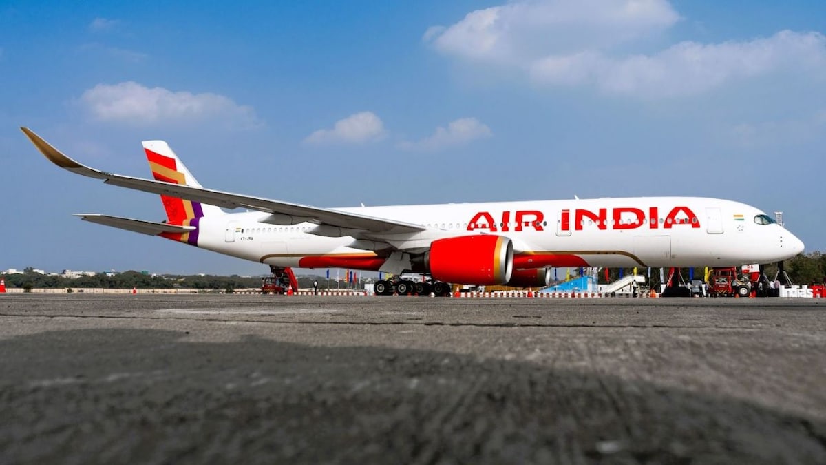 Air India emergency landing: Delhi-Mumbai flight returns due to engine glitch, govt orders probe - CNBC TV18
