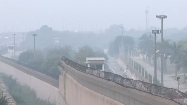 Delhi's air quality remains in 'very poor' zone